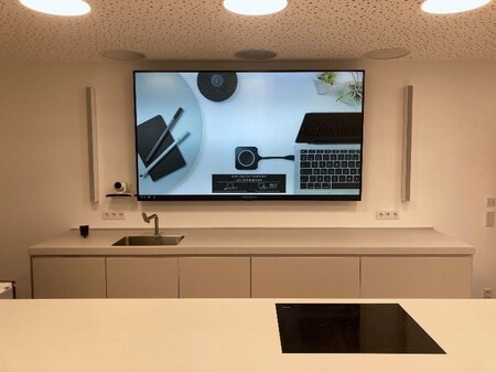 Cooking and conferencing in the variable multifunctional room