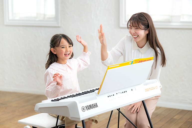 A wide variety of selectable sounds and settings, offering keyboard functions that expand the player’s range of expression 