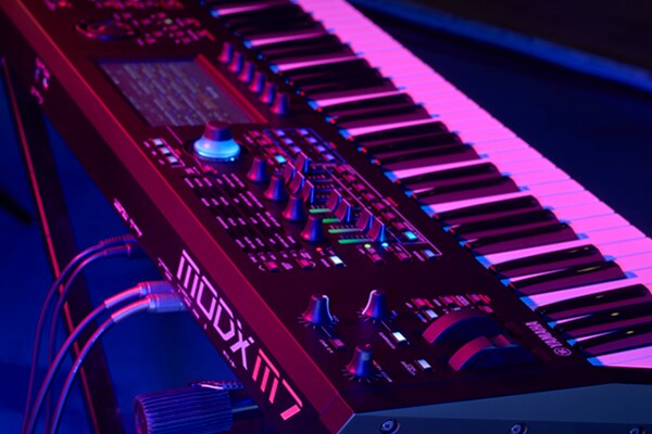 YAMAHA MODX M7 SYNTHESIZER (Adapter sold separately) - Leading