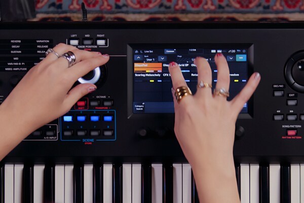 YAMAHA MODX M7 SYNTHESIZER (Adapter sold separately) - Leading