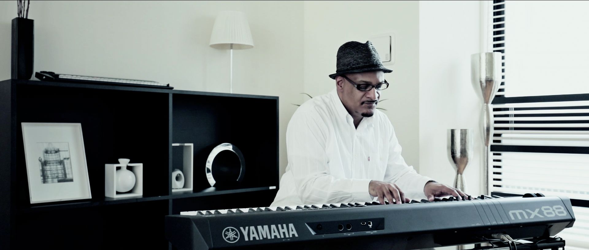 MX88 - Overview - Synthesizers - Products - Keyboard Instruments