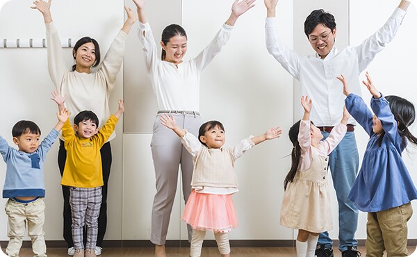 リズムアンサンブルで楽しむ子どもたち