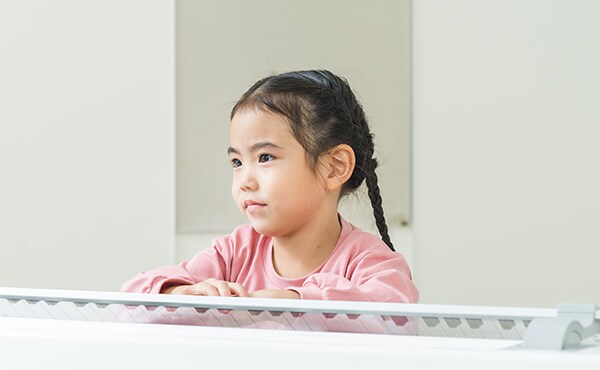 アレンジして音楽を楽しむ子供